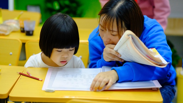 7 ways to learn a language alongside your kids