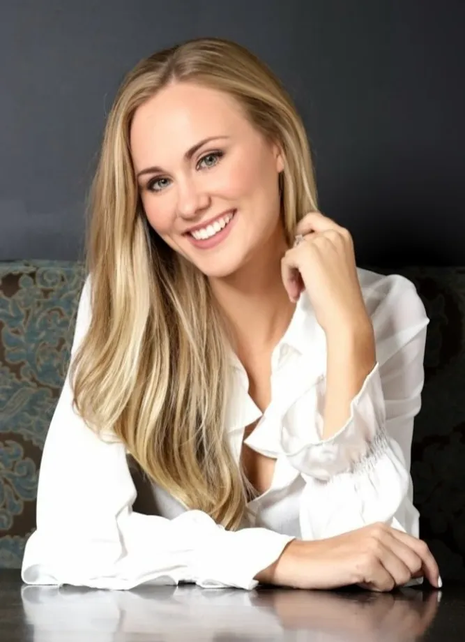 Mia Barnes - Freelance Writer